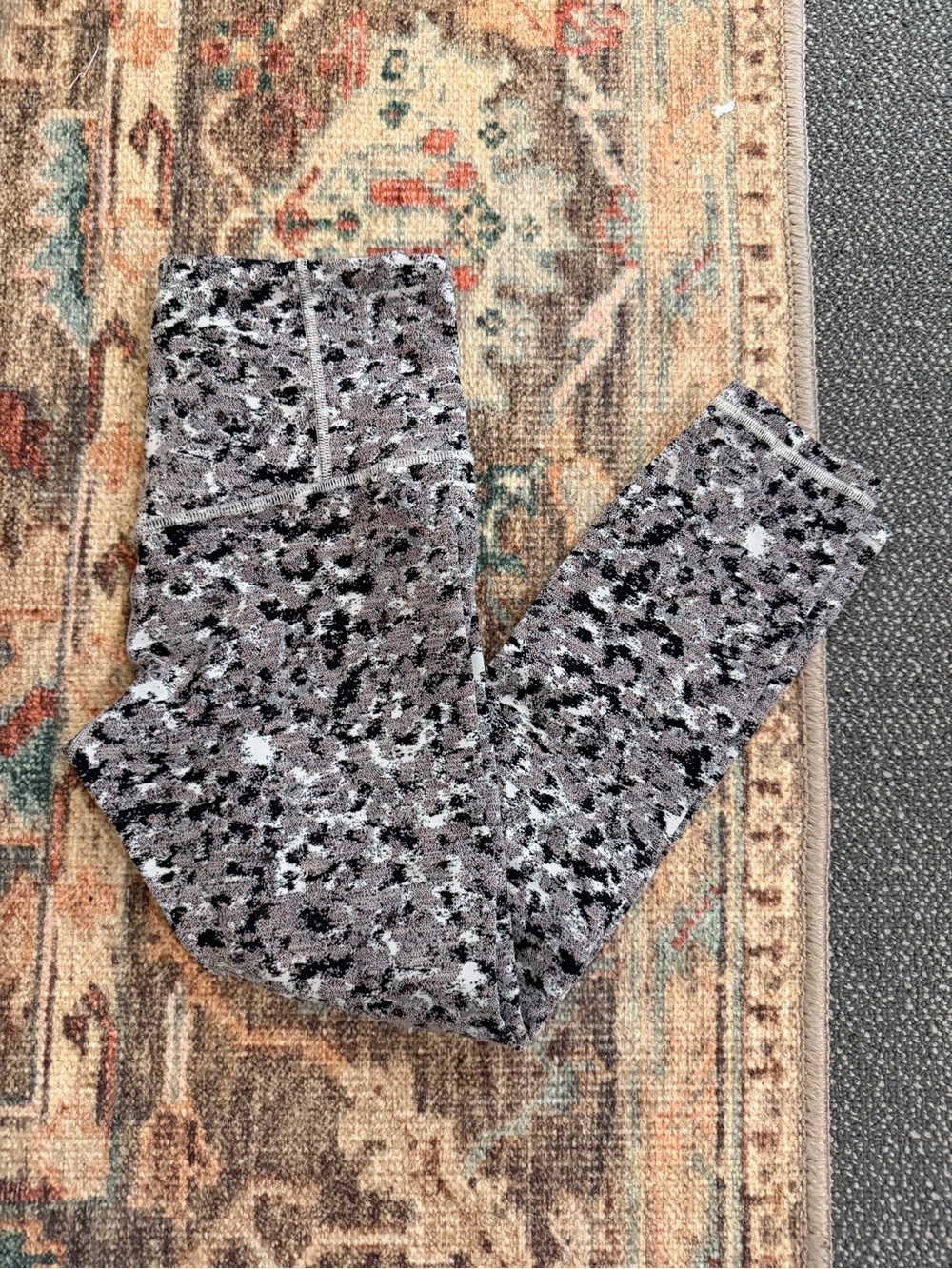 Athleta women’s patterned leggings
